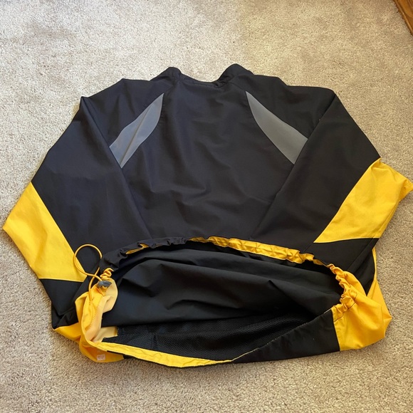 Boston Bruins Majestic Windbreaker - Picture 3 of 4